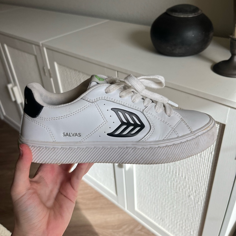 Cariuma Salvas- White LWG Leather/Black